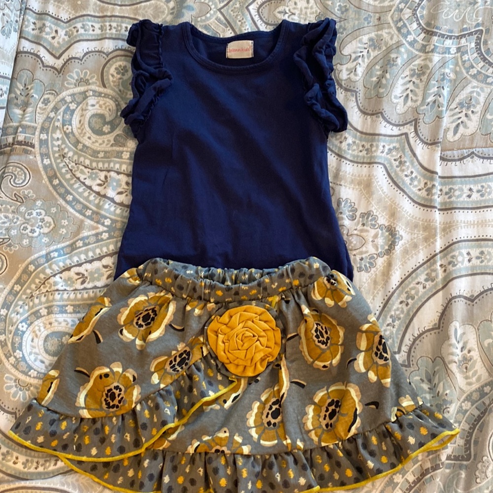 Girls skirt set